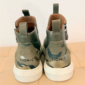 Vionic Women Olive Camo Booties